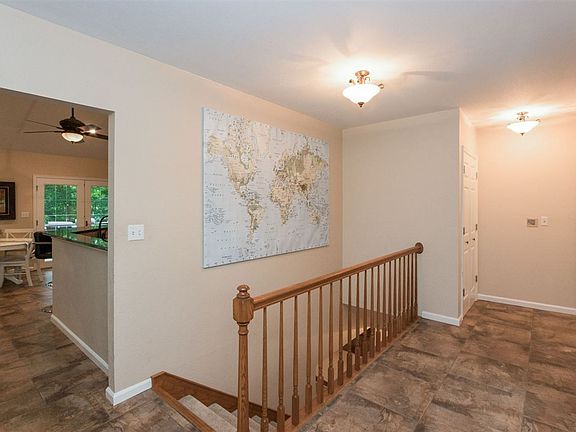 5th image of 3672 Danielle Ct NE