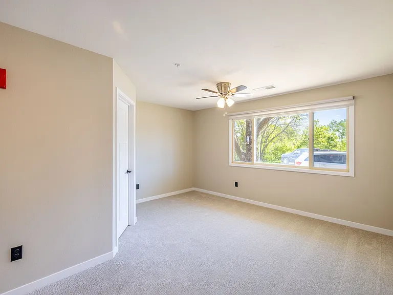 Woodland Hills Townhomes Comfortable & Convenient Living in Sioux City! — Photo 15