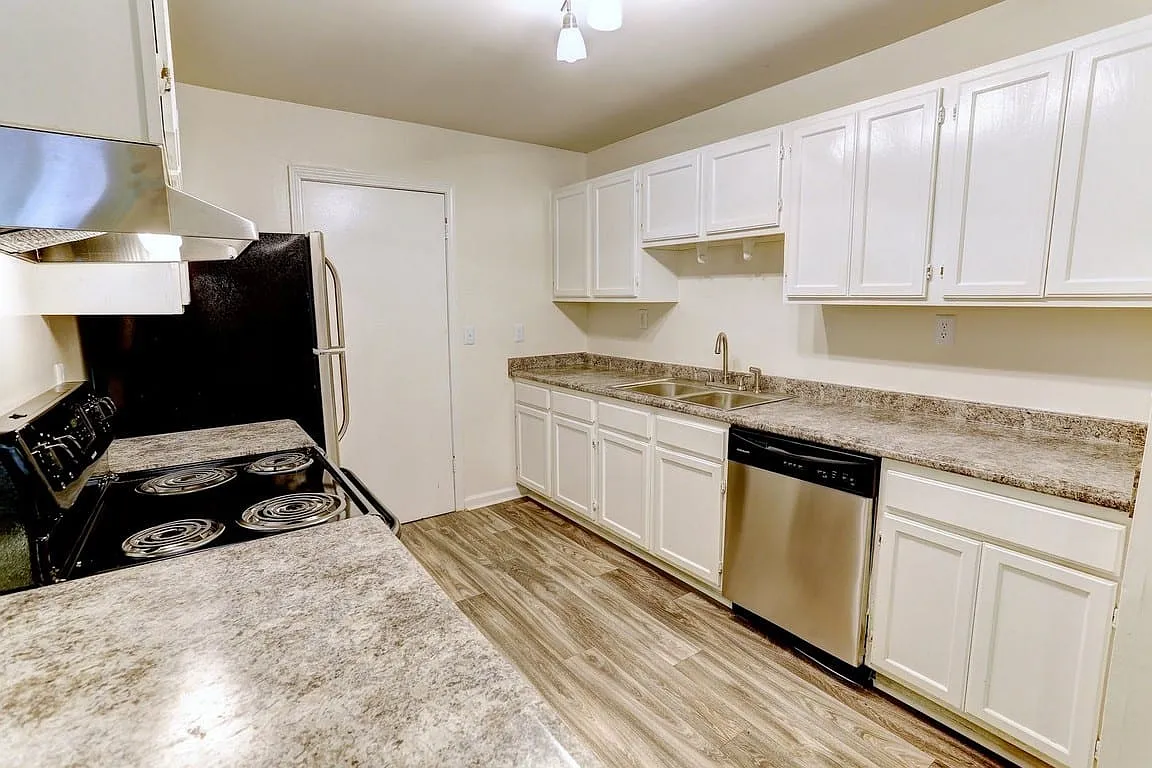 Wildwood Apartments — Photo 3