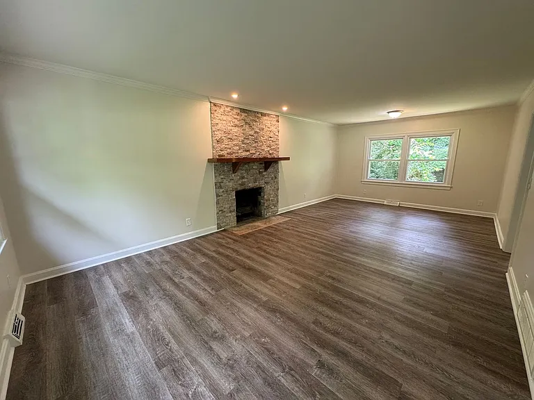 204 Glen Ridge Rd NE — Photo 4