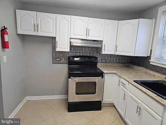 4th image of 1301 Hook Rd