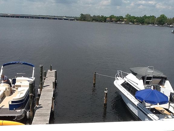 3rd image of 218 Snug Harbour Dr