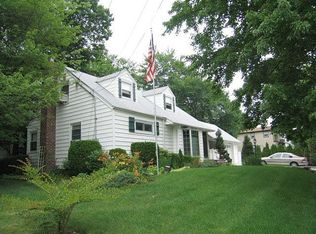 130 Ambrose Ave, Malverne, NY 11565