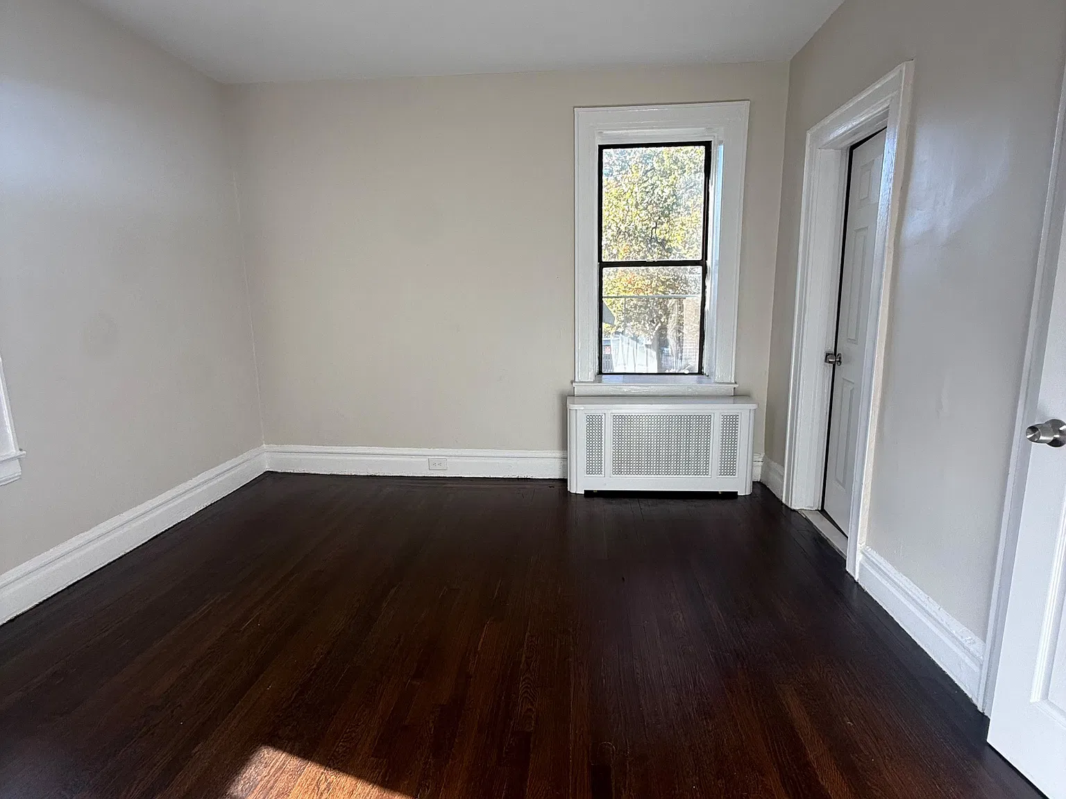 809 Broadway — Photo 4