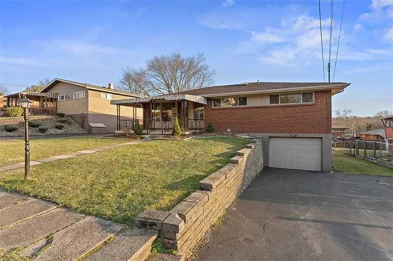 633 Garden City Dr photo 1