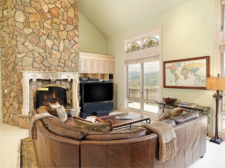2438 Juniper Hill Dr — Photo 4
