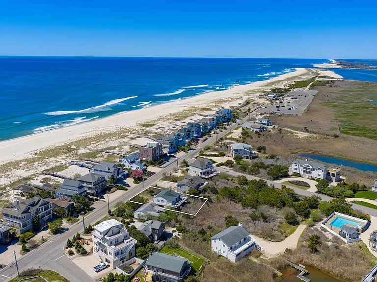 898 Dune Rd — Photo 35