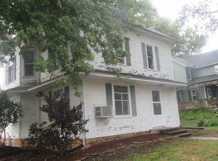 402 Smith St, Grand Mound, IA 52751