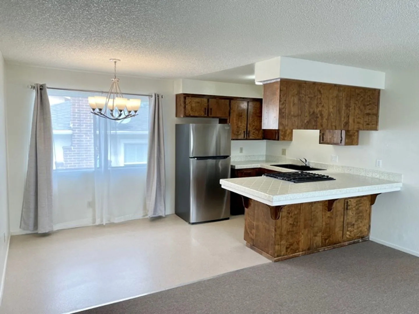 2 Bedroom with One Car Garage - Water/Sewer/Trash Included — Photo 3