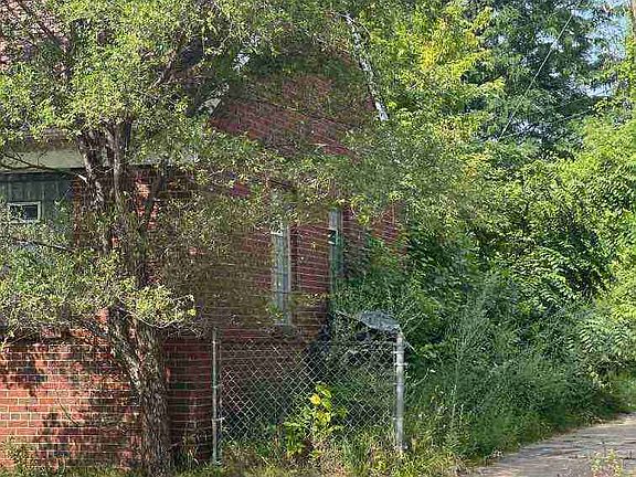 19131 Gable