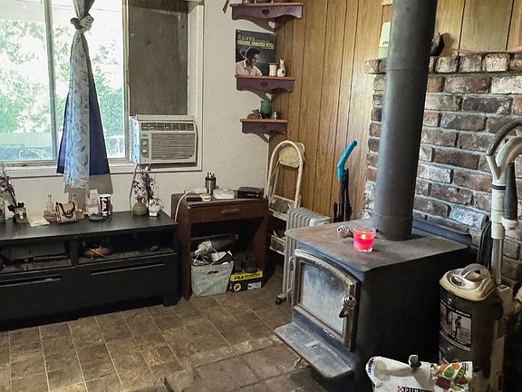 3rd image of 88 W Division St