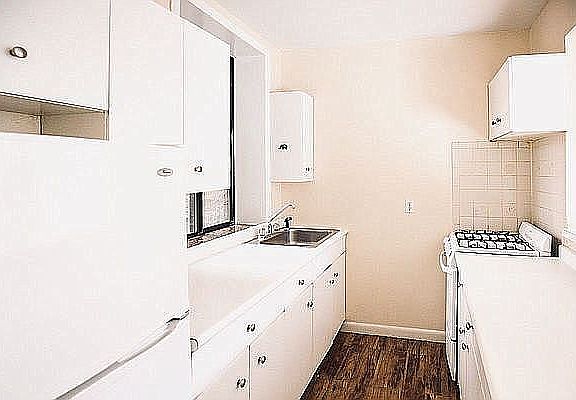 2nd image of 221 E 33rd St APT 4C