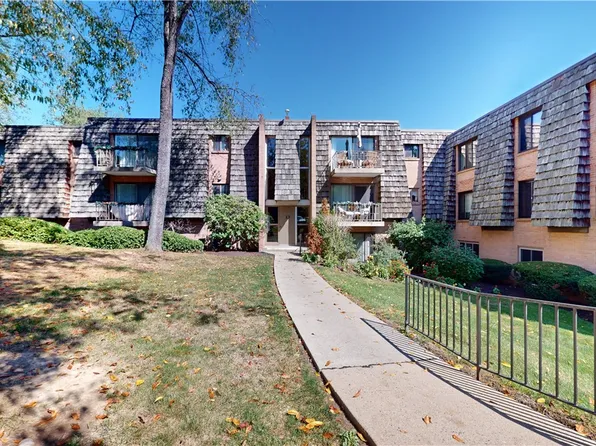 1333 Forest Green Dr, Coraopolis, PA 15108