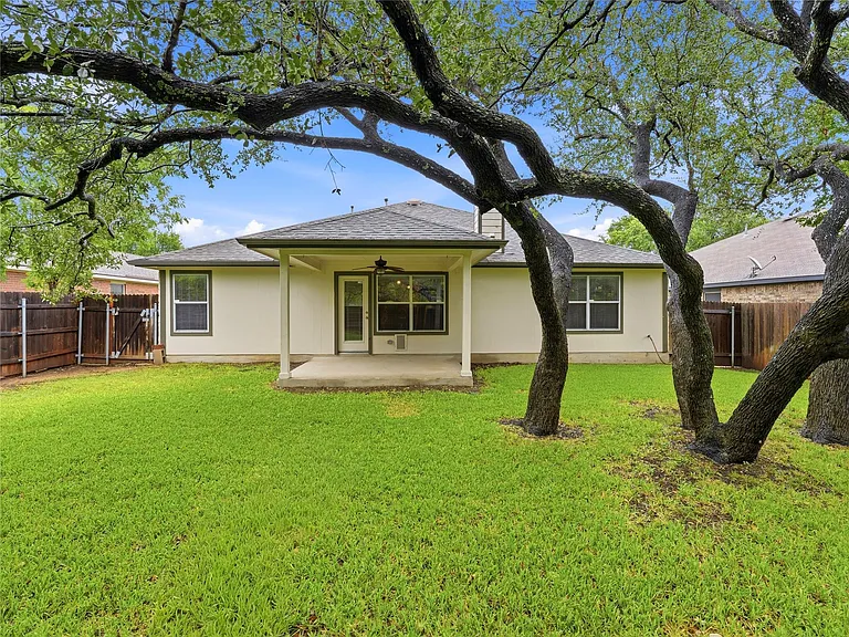 1004 Downridge Dr — Photo 35