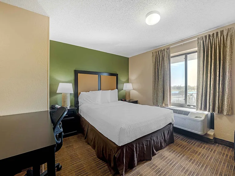 Studio Suite - 1 Queen Bed