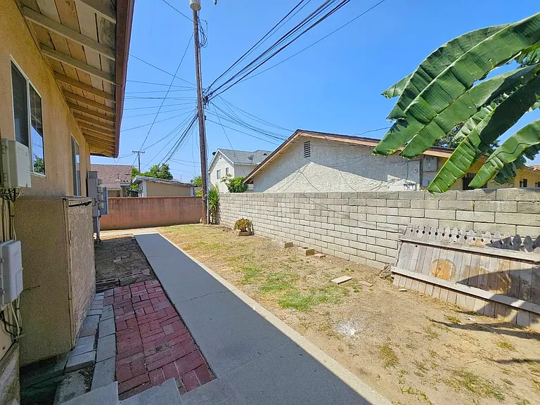 1067 Aileron Ave #C — Photo 18
