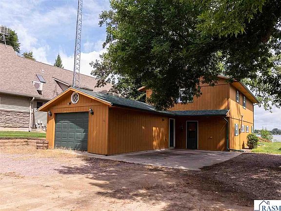 2nd image of 16 Shoreview Ln