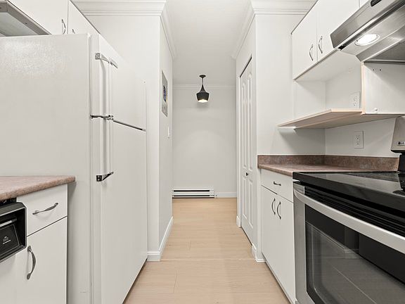 4th image of 526 W 13th Ave #104