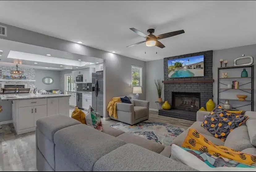 1209 E Campus Dr — Photo 3
