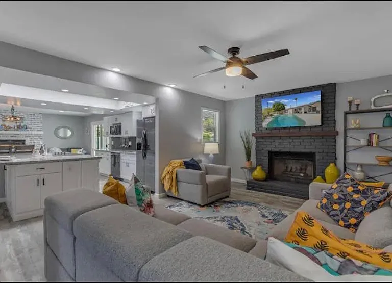 1209 E Campus Dr — Photo 3