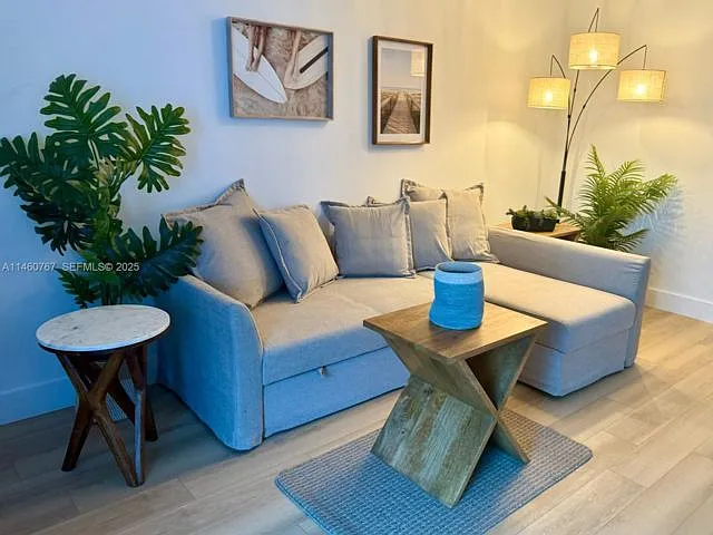 2301 Collins Ave #1121 — Photo 3