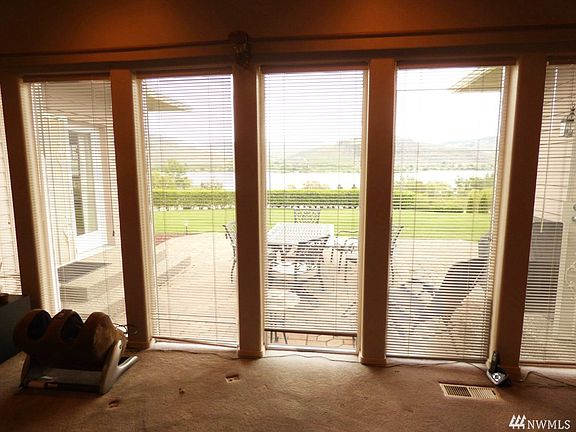5th image of 8 Lakevue Heights Dr