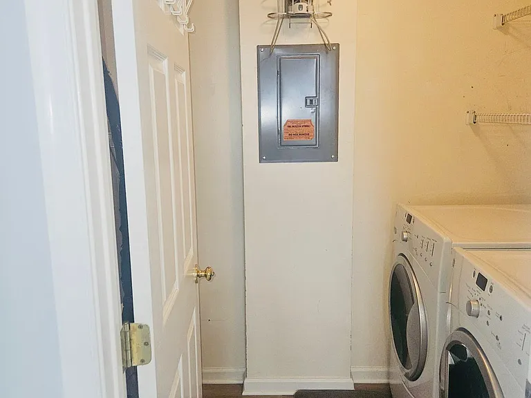 5650 Wade Ct #L — Photo 17