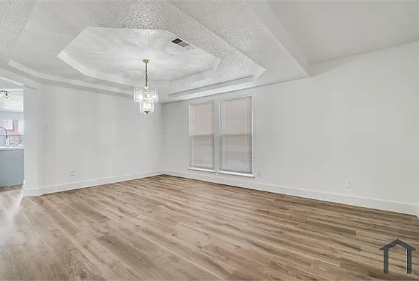 6 bed, 3850 sqft, $4,500 — Photo 2
