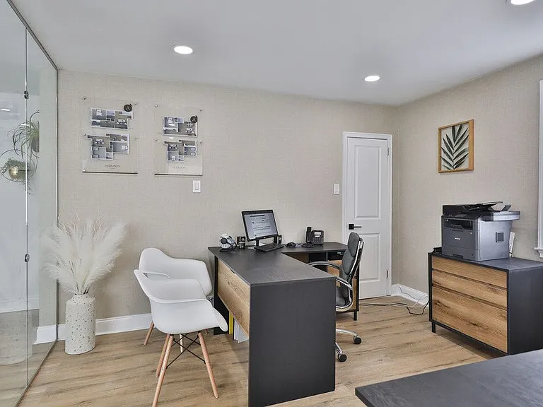Leasing Office