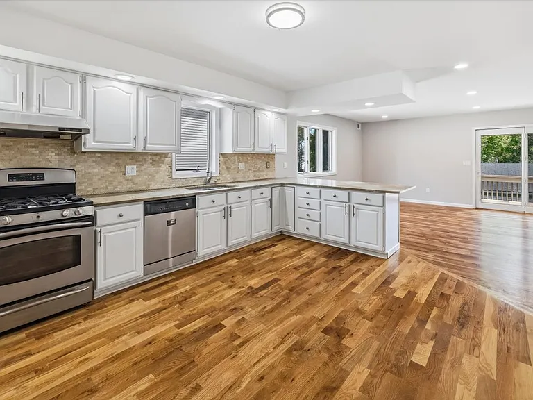 222 Eagle Rock Ave — Photo 18