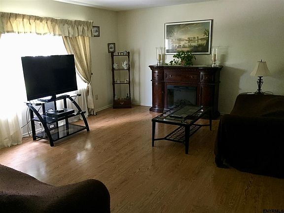 4th image of 7 Lupine Ct