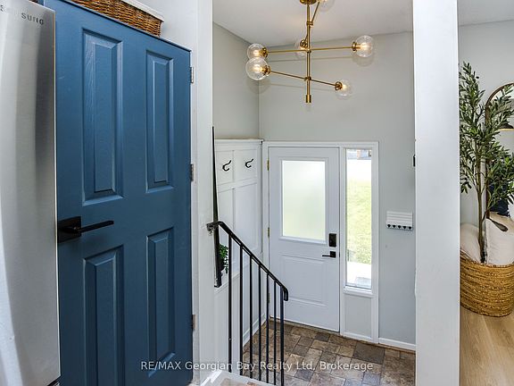 3rd image of 475 Athabaska St
