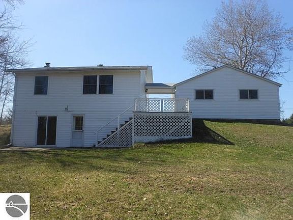 2nd image of 4601 Elm Dr
