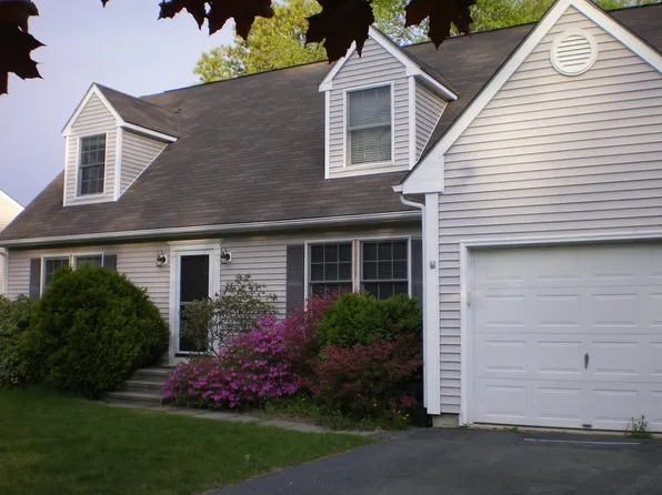 84 Hunting Ridge Dr, Groton, CT 06355