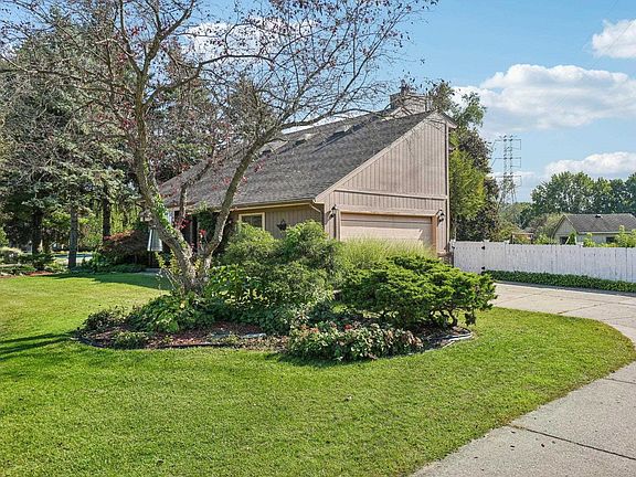 2nd image of 5577 Harlowe Dr