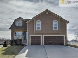 2201 SW Morris Dr, Lees Summit, MO 64082