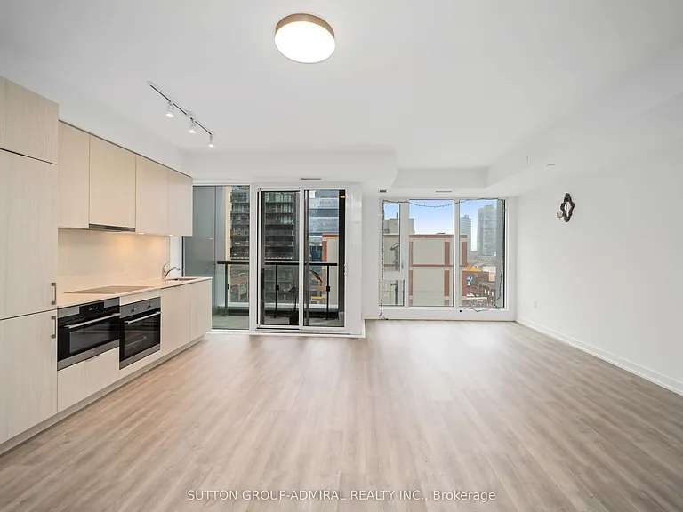 158 Front St E #812 — Photo 9