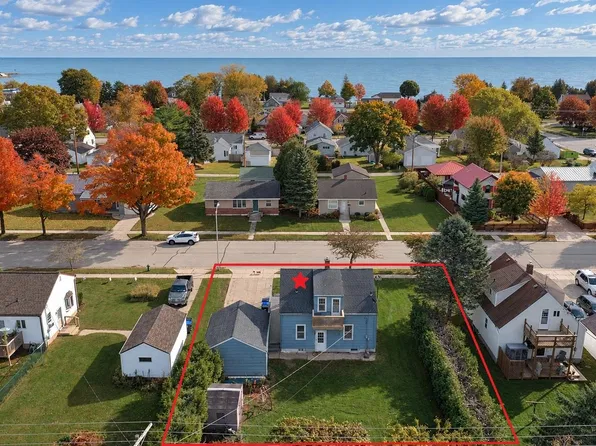 1205 7th St, Algoma, WI 54201