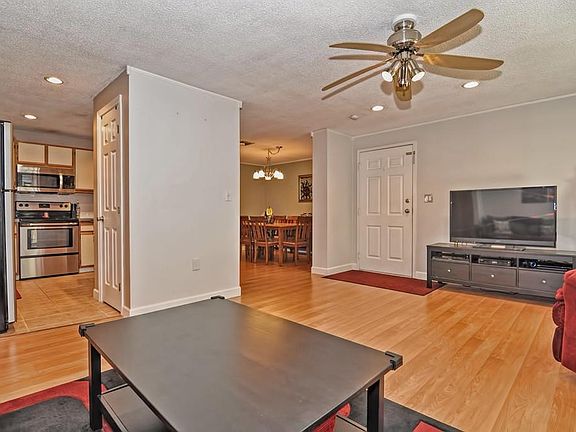 4th image of 12 Bourbon St APT 16