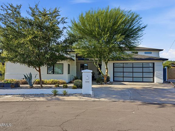 3rd image of 3230 E COLTER Street