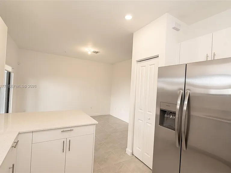 270 SW 159th Pl — Photo 6