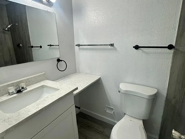 5318 W Turney Ave — Photo 10
