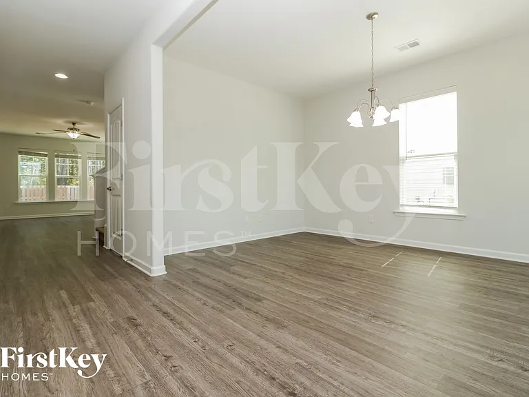 421 Sanctuary Park Dr — Photo 5