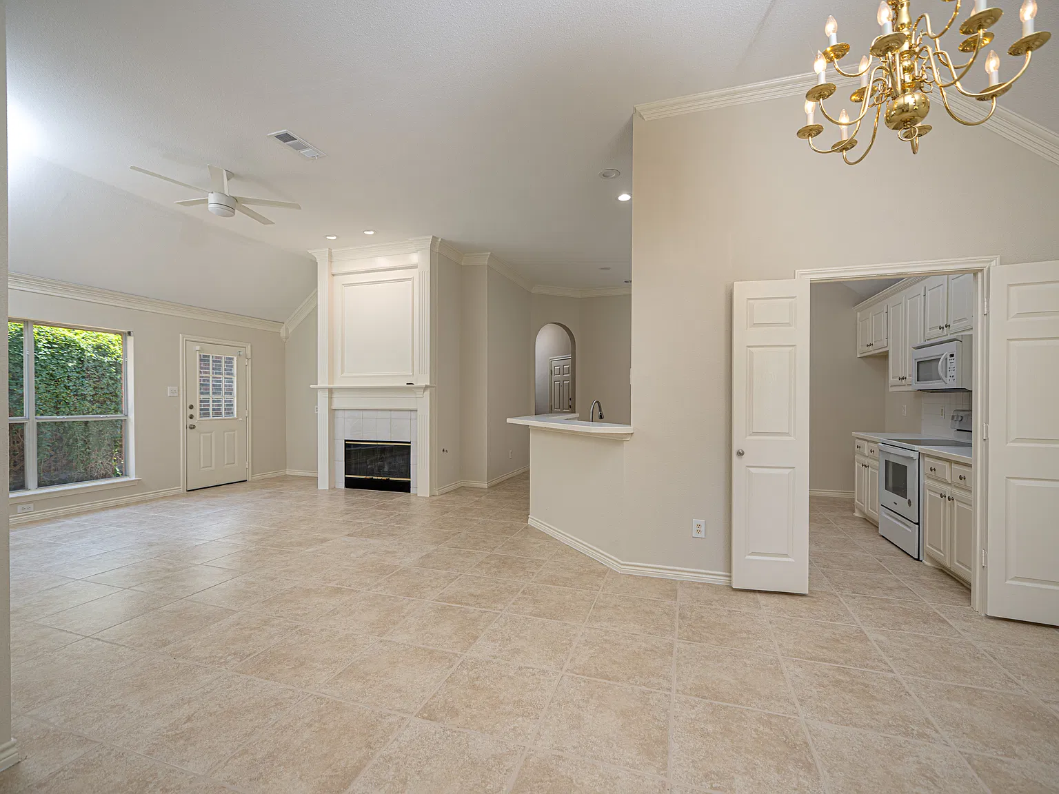 3 bed, 1726 sqft, $2,895 — Photo 3