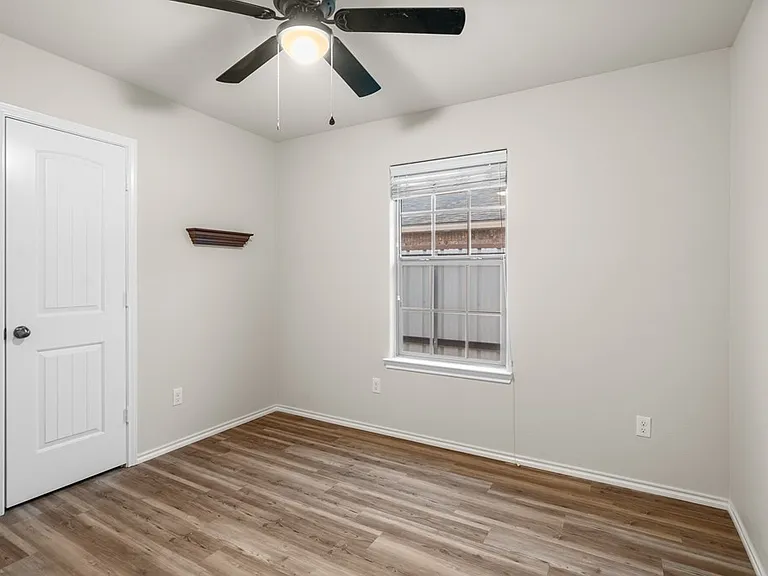 908 Purdue St — Photo 16