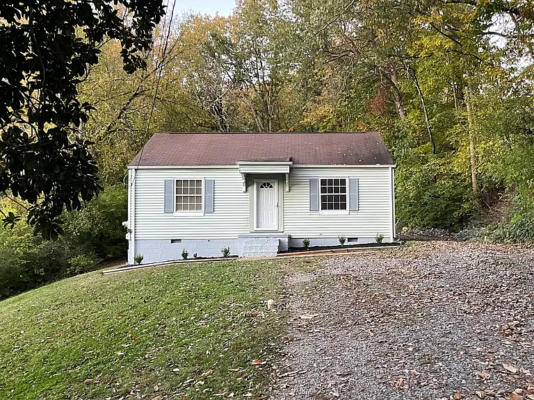 337 Sylvan St — Photo 1
