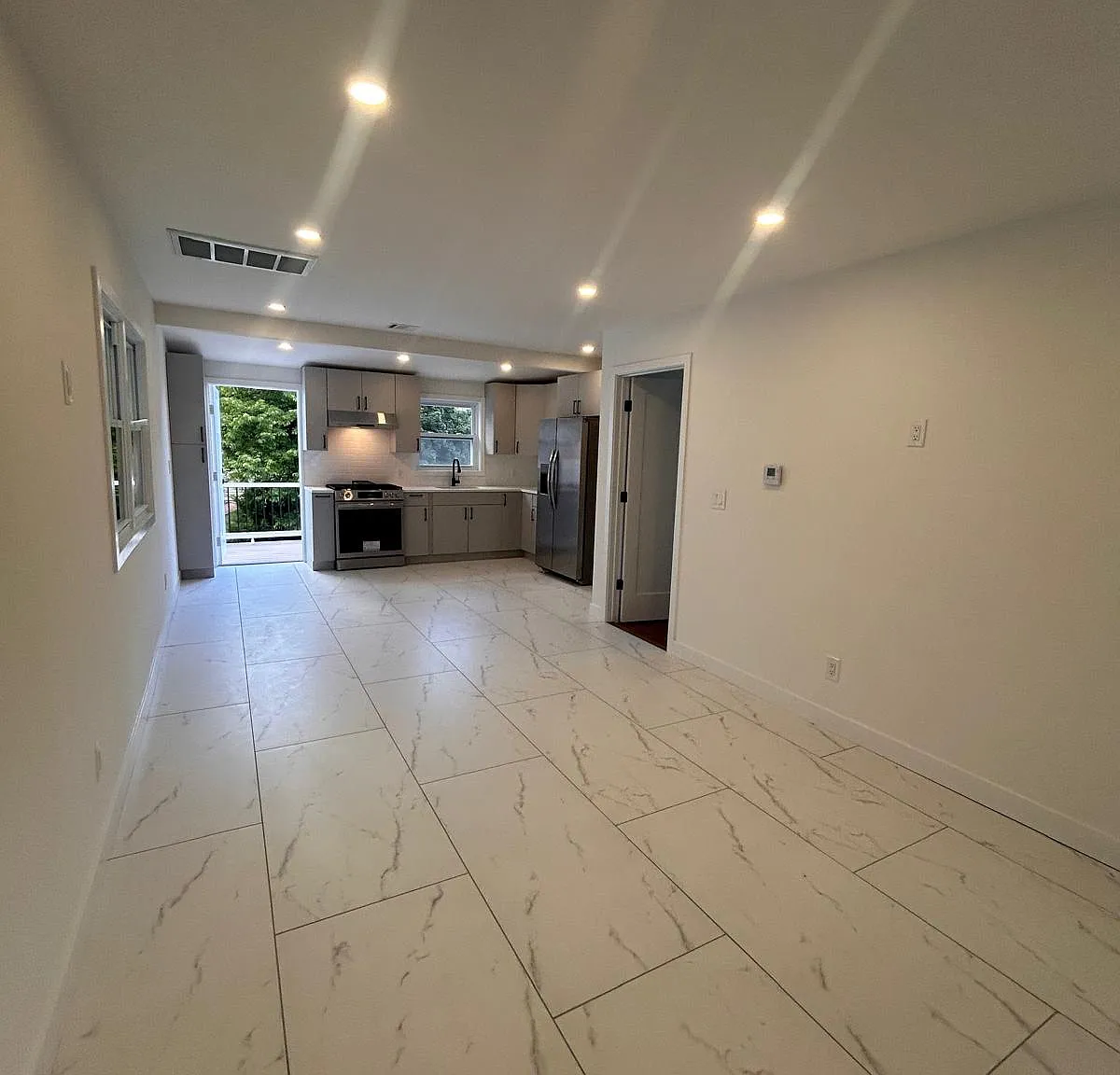 3 bed, 1200 sqft, $2,975 — Photo 2