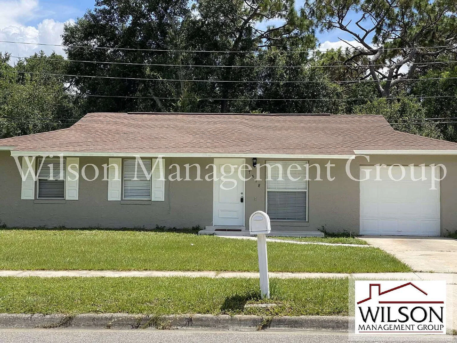 3 bed, 1.5 bath, 918 sqft, $1,800 — Photo 1