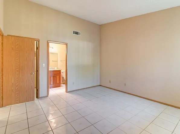 4651 Four Leaf Clover Dr, Las Vegas, NV 89122