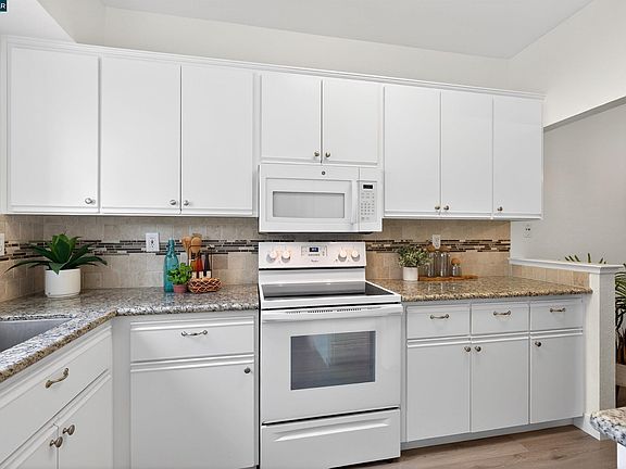 3rd image of 2590 Oak Rd APT 146